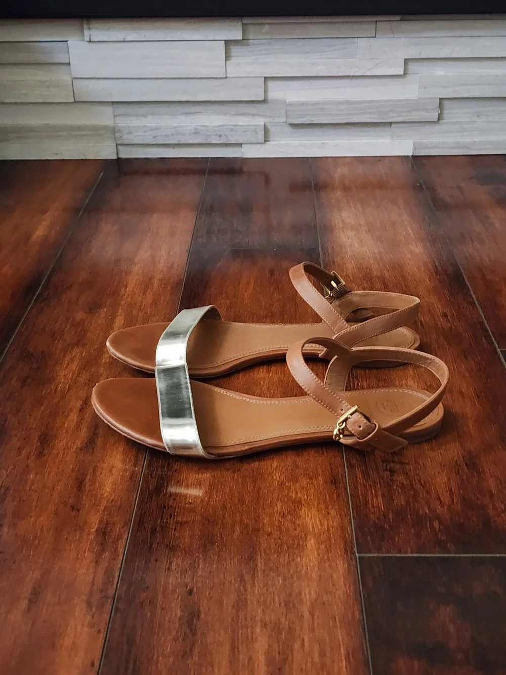 Tory Burch Tan Leather Silver Metallic Strap Sandals Size 8M